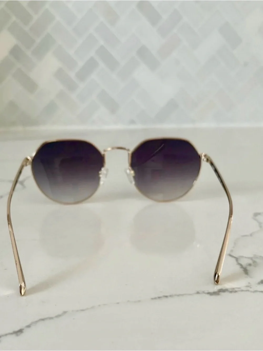 Quay Rooftop Round Sunglasses In Black And Gold Frame/Smoke Lenses Women's New